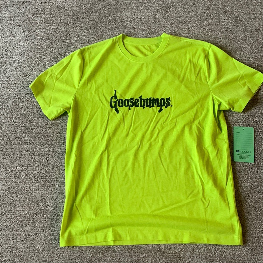 NWT. Medium Goosebumps Shirt.